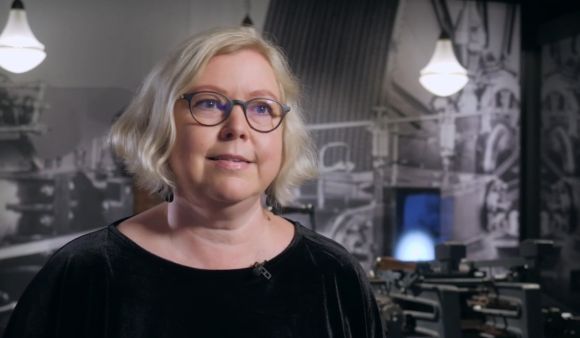 “Opettajille pitää varmistaa legitiimi lupa toimia parhaiksi osoittautuneiden ja tutkimukseen perustuvien pedagogisten käytäntöjen mukaisesti”, Tiina Soini-Ikonen muistuttaa. (Kuva: Tampereen kaupunki)